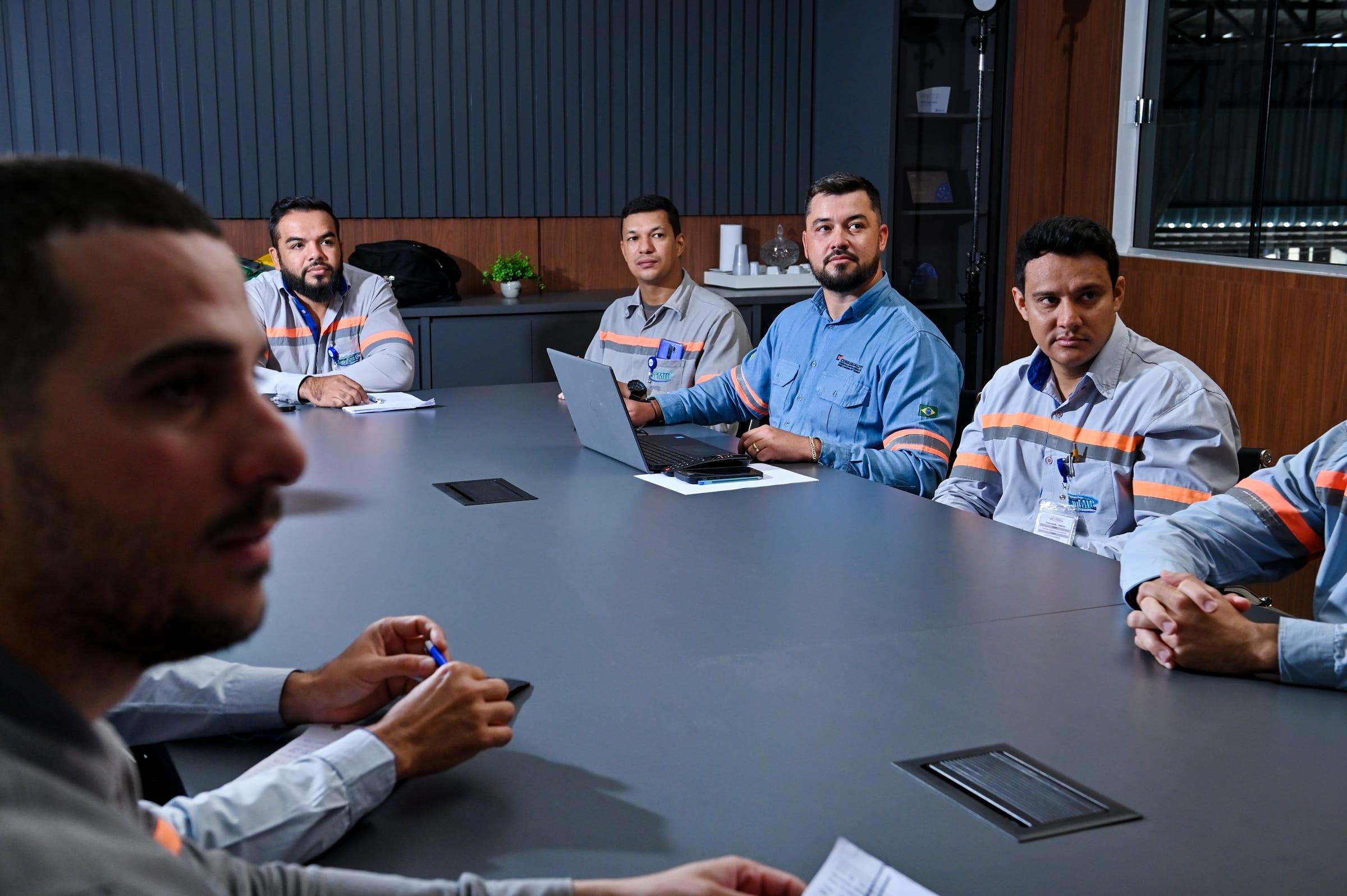 Equipe STMIL em obra industrial